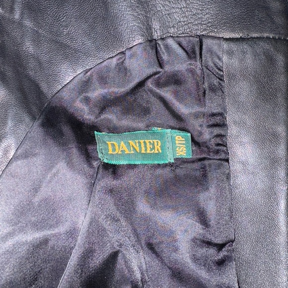 Danier Black Leather Garment - Picture 5 of 6